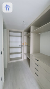 Sophisticated 3-Bedroom Apartment Resim 6