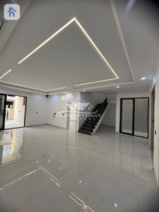 Modern House image 3