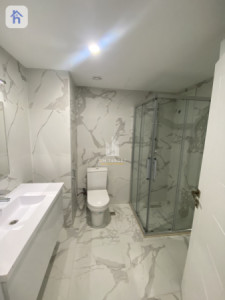 Modern apartment with great amenities Resim 6