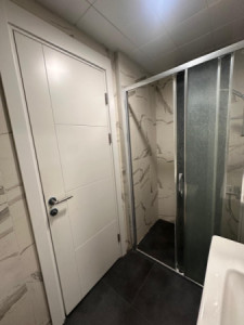 شوقەیەکی فراوان بە یەک ژووری نوستن وێنە 9