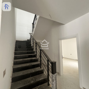 Spacious House with 4 Bedrooms Image 6