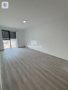 Spacious Apartment with 4 Bedrooms Image 5