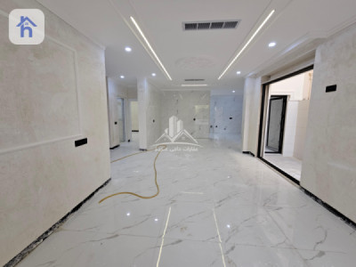 Luxurious 4-Bedroom House Image 6