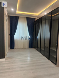 شوقەیەکی فراوانی 3 ژووری نوستن وێنە 3