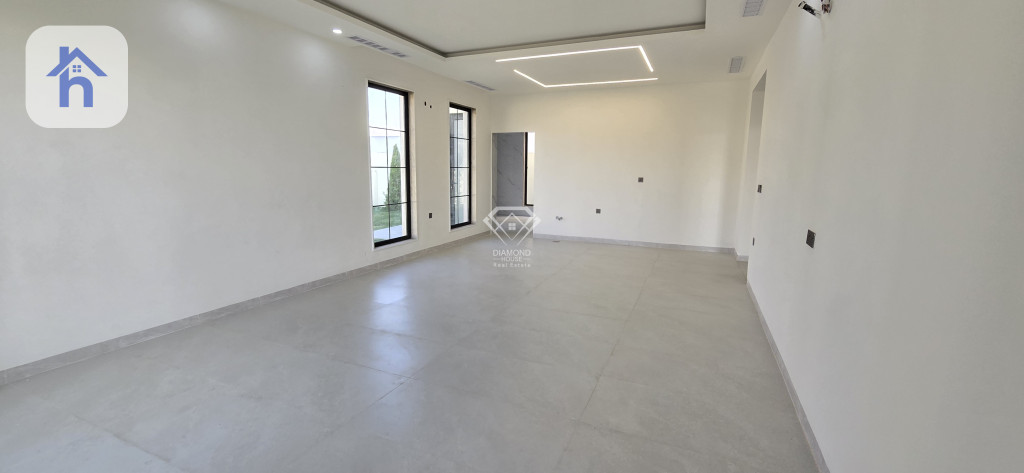Spacious House in Mirage City Image 2