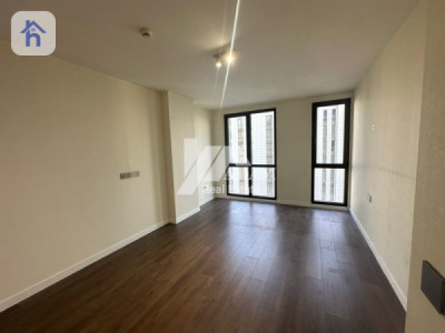 Modern 4 Bedroom Apartment, Spacious Living image 8