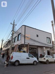 250m² Commercial property with 3 bedrooms image 2