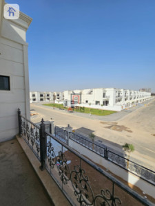 Modern Family Home with Multiple Rooms Resim 18