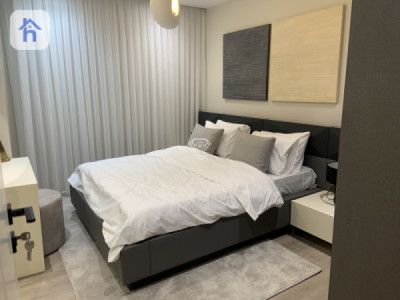 Luxurious 4 Bedroom Apartment with Modern Design Image 6