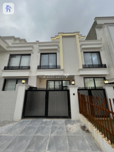 Modern Home with 4 Bedrooms image 1