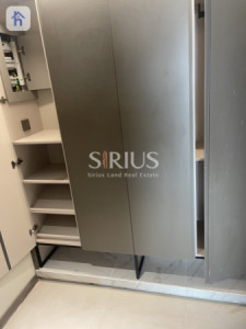 Elegant Studio Living in Skyscraper Apartment Resim 6