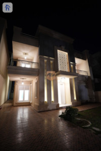 Modern 5-bedroom house for rent image 1