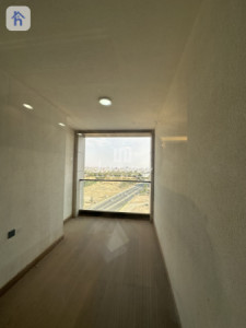 Luxurious 4-Bedroom Apartment Image 11