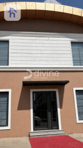 Commercial House (217m²) image 1