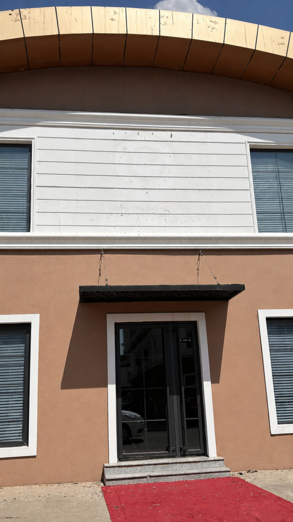 Commercial House (217m²)