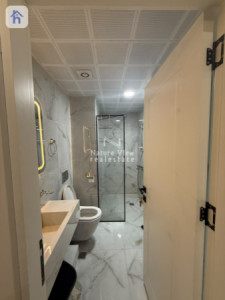 Modern Apartment image 9