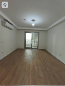 شوقەیەکی یەک ژووری نوستن لە ئیمپایەر وینگز وێنە 3