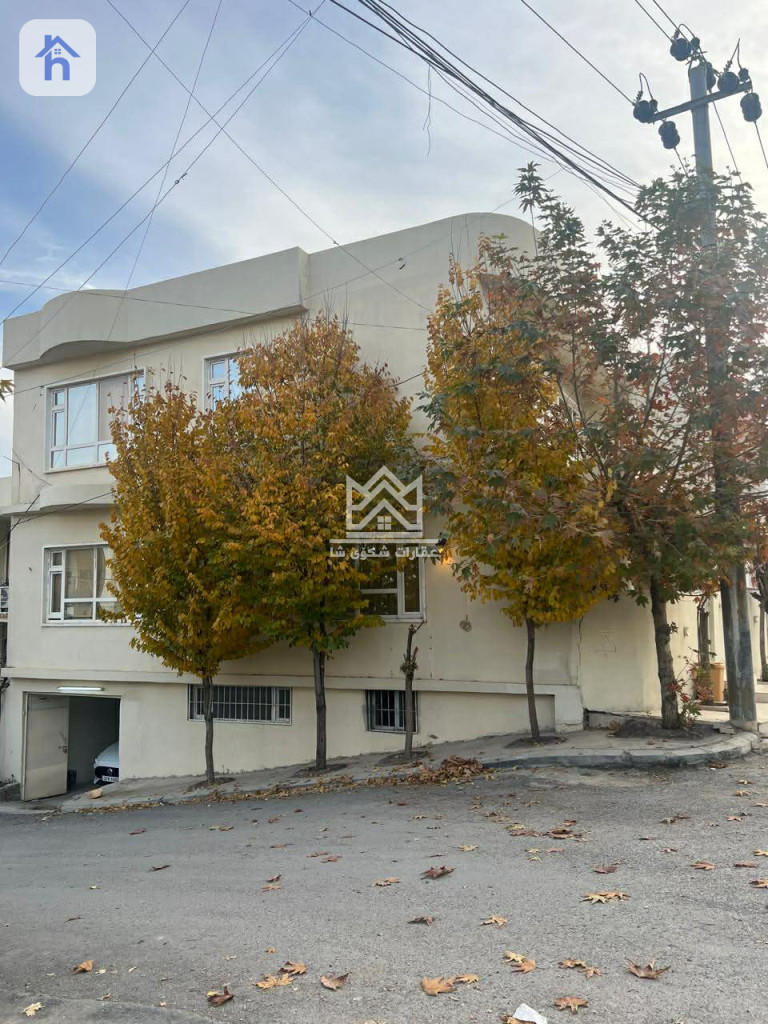 Three Floor House Resim 2