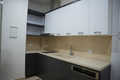 Modern office in prime location image 18