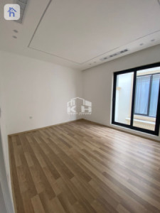 Modern House with Multiple Bedrooms Image 15