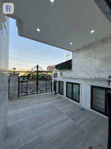 Modern House with 5 Bedrooms image 3