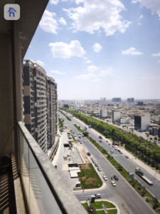 Modern studio apartment in prime location image 5