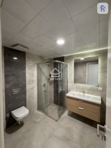 شوقەیەکی مۆدێرن بۆ دوو ژووری نوستن لە هەولێر وێنە 8