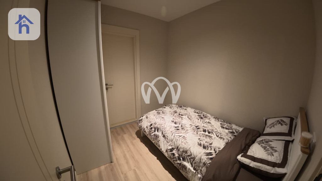 4-Bedroom Apartment in Empire Square Resim 2