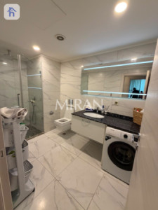 Stylish Apartment in Prime Location image 5