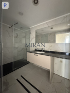 Spacious Apartment with Stunning Views Image 7