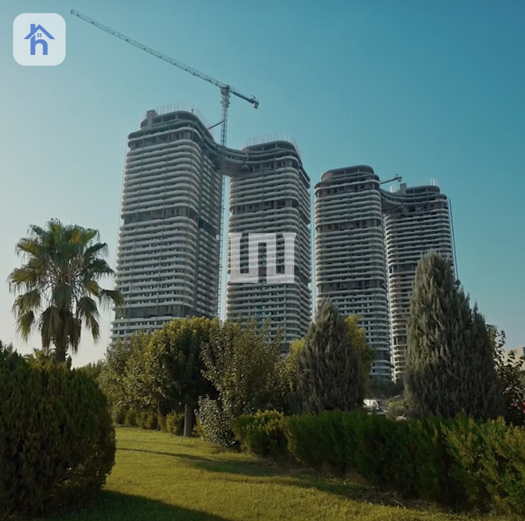 شوقەیەکی نایابی یەک ژووری نوستن لە تاوەرەکانی تولیپ