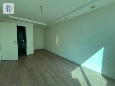 Modern Apartment image 4