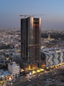 Elegant Studio Living in Skyscraper Apartment image 14