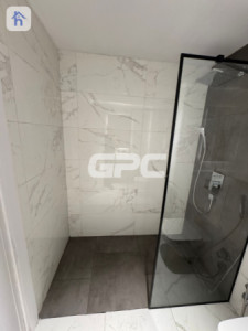 Modern Apartment with Terrace Resim 6