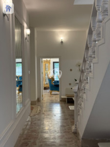 Spacious House with 6 Bedrooms Image 14