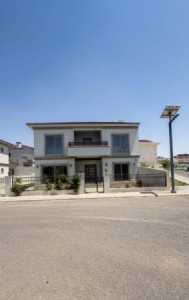 House Opposite Garden — 1