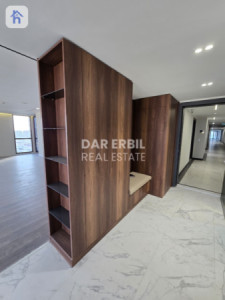 شوقەیەکی مۆدێرن بۆ یەک ژووری نوستن کە دیمەنێکی جوانی هەیە وێنە 4