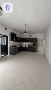 Spacious Villa: 5 Bedrooms image 8