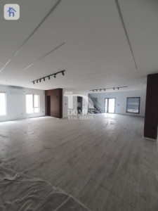Commercial House in Italian Village 1 Resim 9