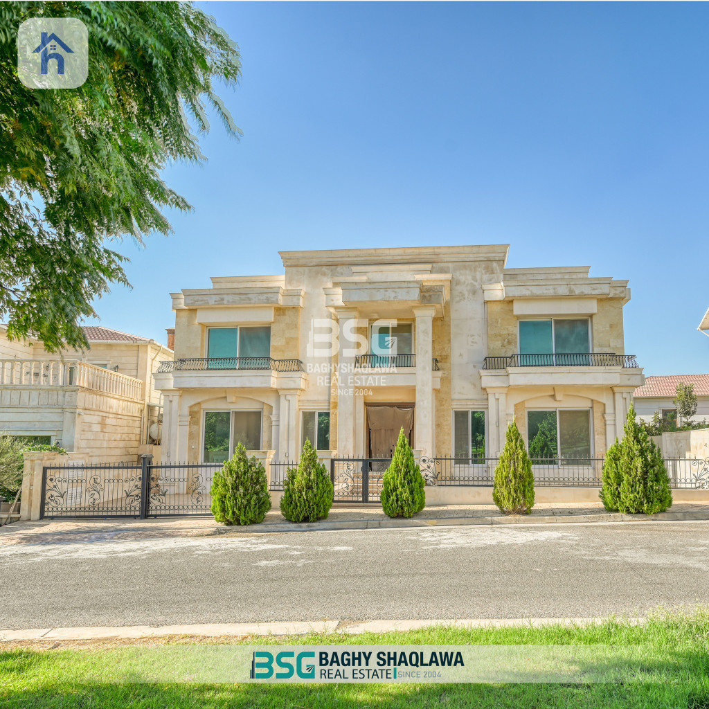 Villa for sale in the American Village