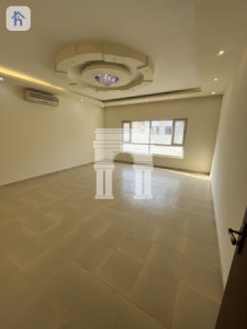 Spacious Commercial House, Ideal Location! Image 8