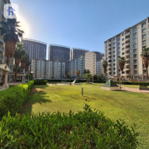 Cozy 3-Bedroom Apartment in Prime Location image 2