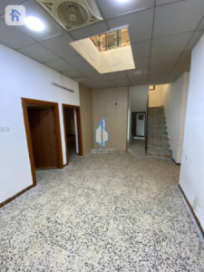 Spacious House with 4 Bedrooms Image 8