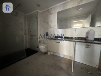 Modern 2-Bedroom Apartment in Prime Location Image 5