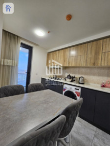 شقة في الطابق العالي بتصميم عصري صورة 7