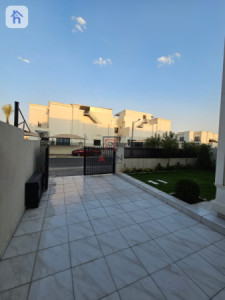 Spacious house with 4 bedrooms image 5