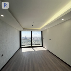 Bright Apartment with Stunning Views Image 14