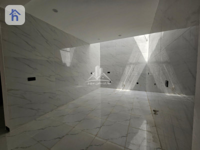 Modern House with 4 Bedrooms image 15