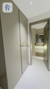 Modern Apartment with Stunning Views Image 5