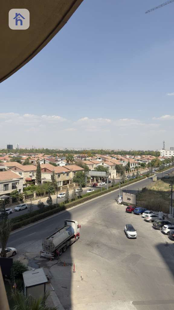 Spacious Apartment in Roya Tower